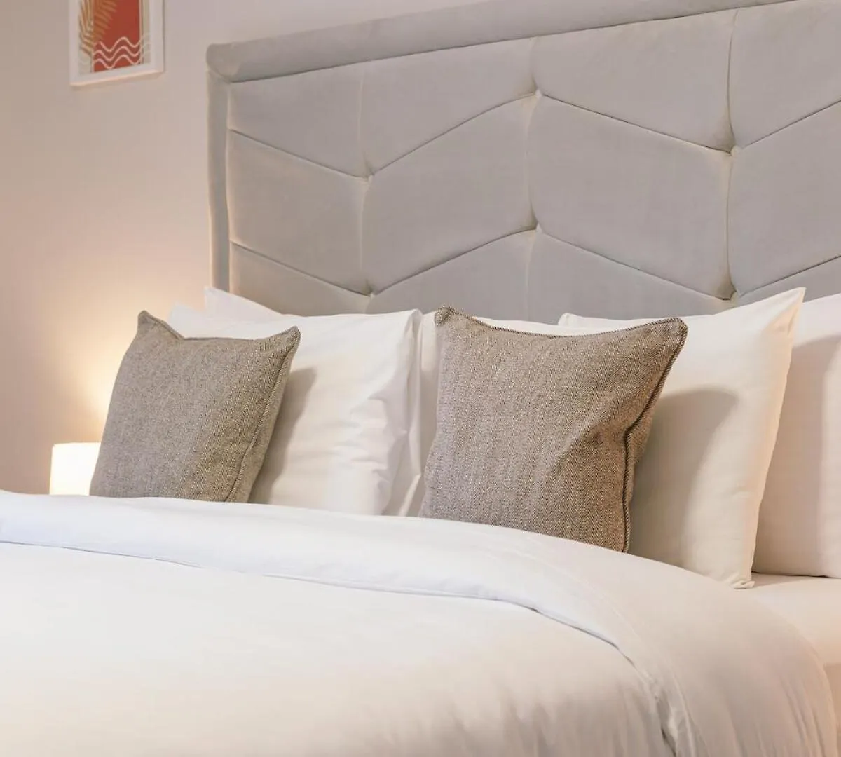 Chic 2-Bed, 2 Bath Apt In City Centre Sleeps 6, Free Secure Parking Belfast 0*,