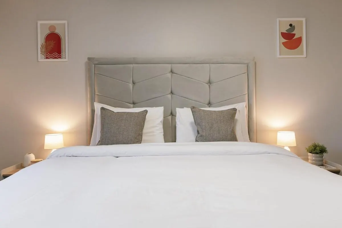 Chic 2-Bed, 2 Bath Apt In City Centre Sleeps 6, Free Secure Parking Belfast