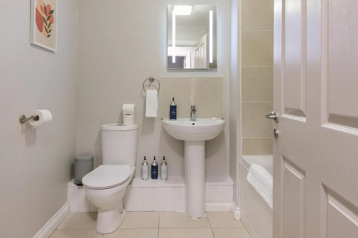Chic 2-Bed, 2 Bath Apt In City Centre Sleeps 6, Free Secure Parking Belfast Apartamento
