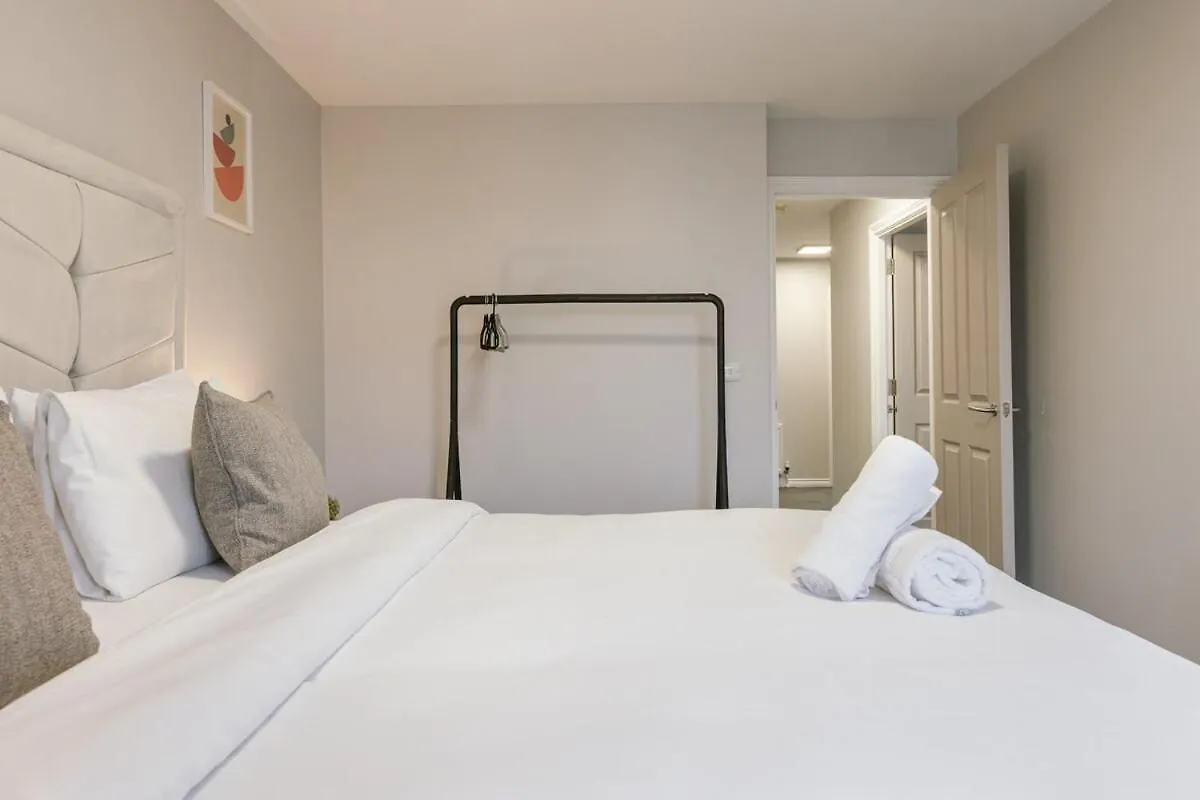 Chic 2-Bed, 2 Bath Apt In City Centre Sleeps 6, Free Secure Parking Belfast Apartamento